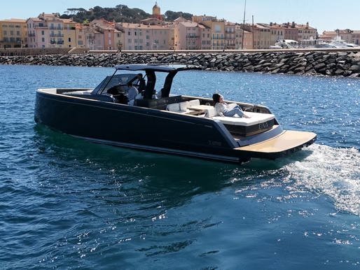Location bateau avec skipper à Saint-Tropez : pourquoi c'est la meilleure option