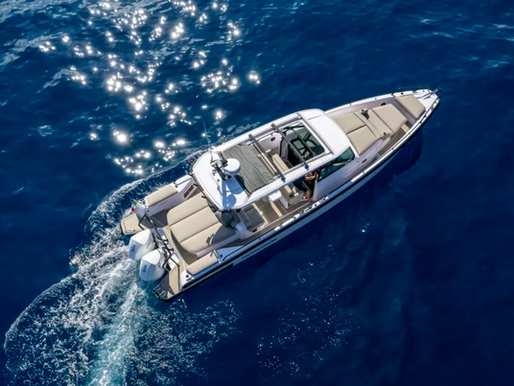 Quels sont les tarifs moyens pour la location d'un bateau à Saint-Tropez ?